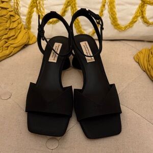 ANTONIO MELANI Elegant Black Sandals